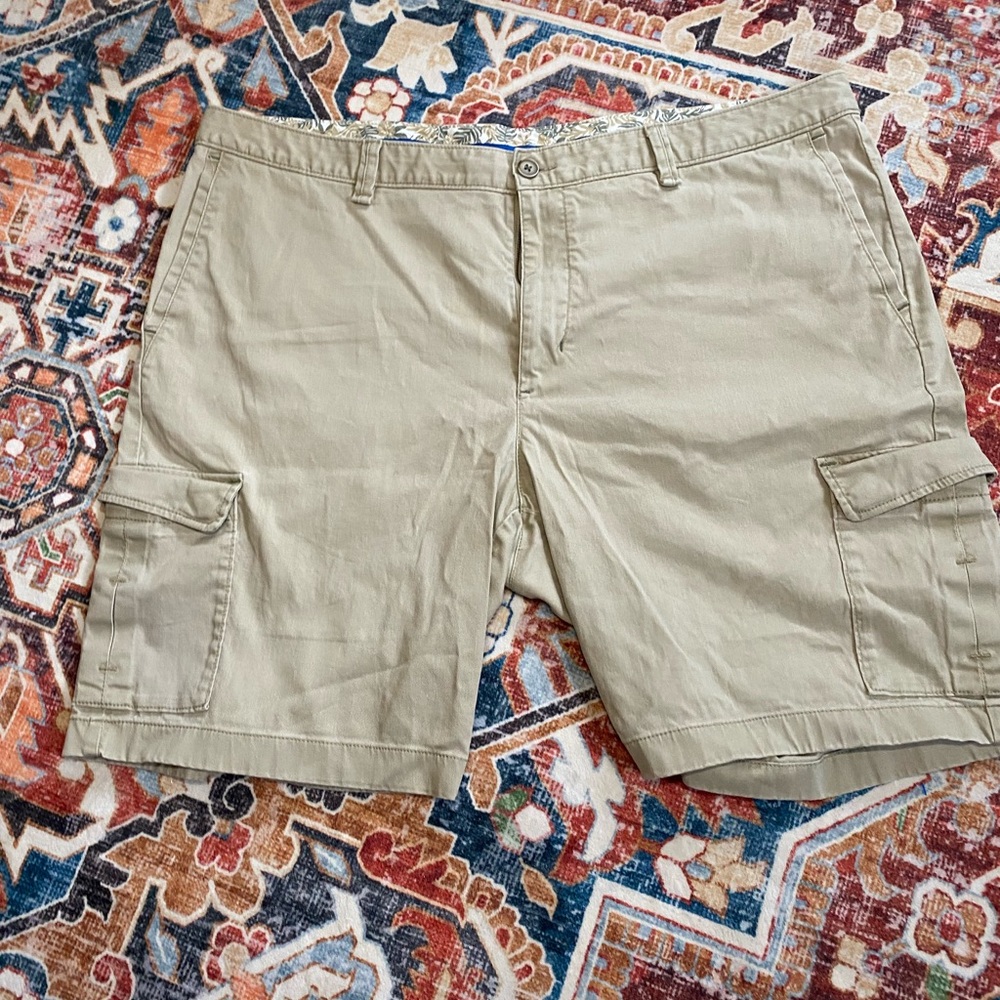 Tommy Bahama Men's Khaki Cargo Shorts